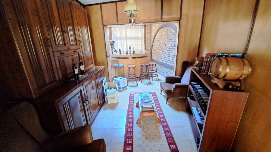 8 Bedroom Property for Sale in Clarens Free State